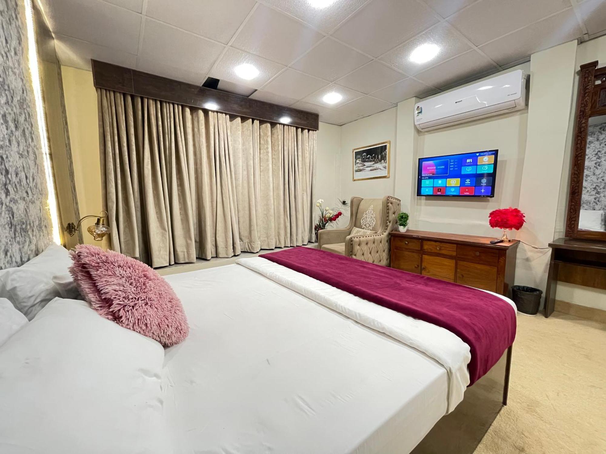 The Life Style Lodges Opp Centaurus Mall Ісламабад Екстер'єр фото